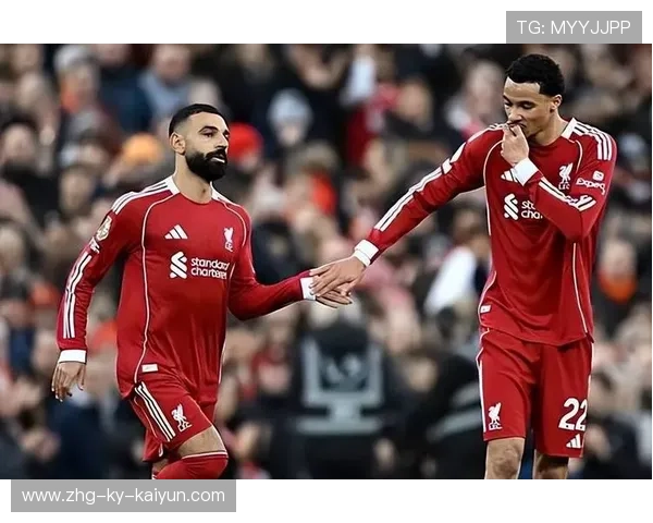 利物浦前场三人组同时形成压制，萨拉赫动作灵动，给对手带来巨大战术困扰